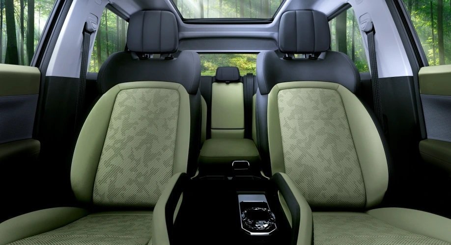 Dual-Color Leather Seats with Massage Features